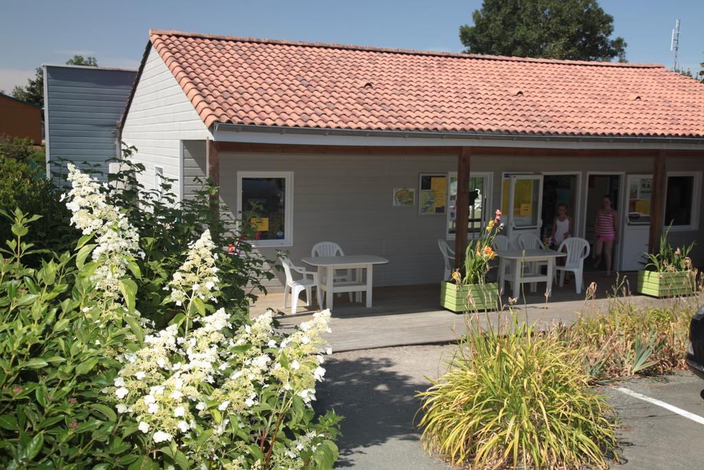Camping Des Rulieres Hotel Saint-Valerien Exterior photo